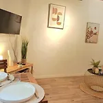 Corconne, Centre-ville, Proche Monuments Apartment *