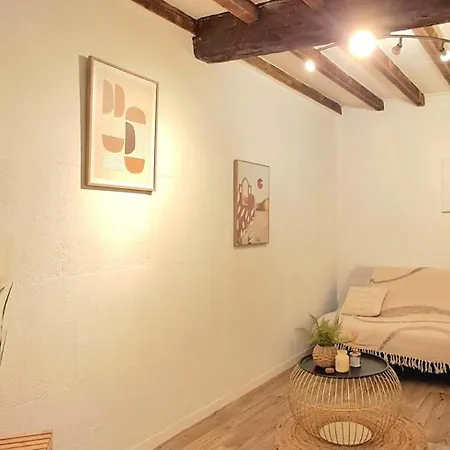 Corconne, Centre-ville, Proche Monuments