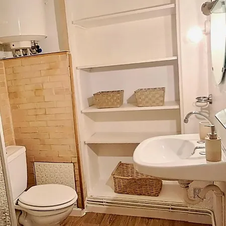 Corconne, Centre-ville, Proche Monuments Nimes