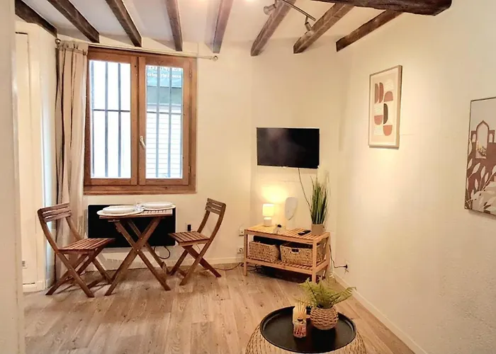 Corconne, Centre-ville, Proche Monuments Nimes