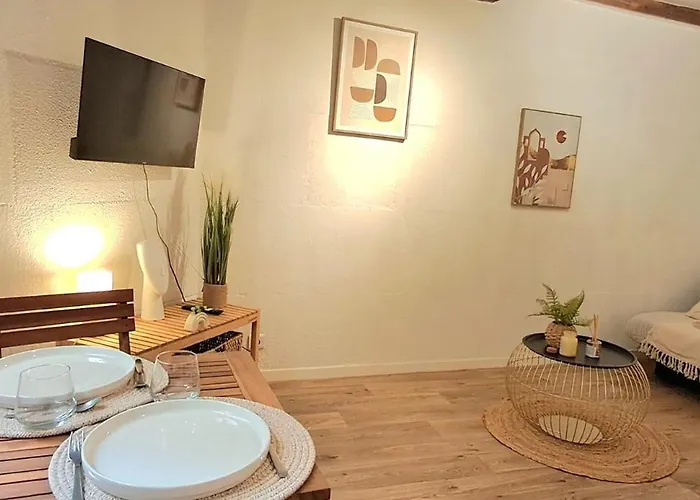 Corconne, Centre-ville, Proche Monuments Apartamento *