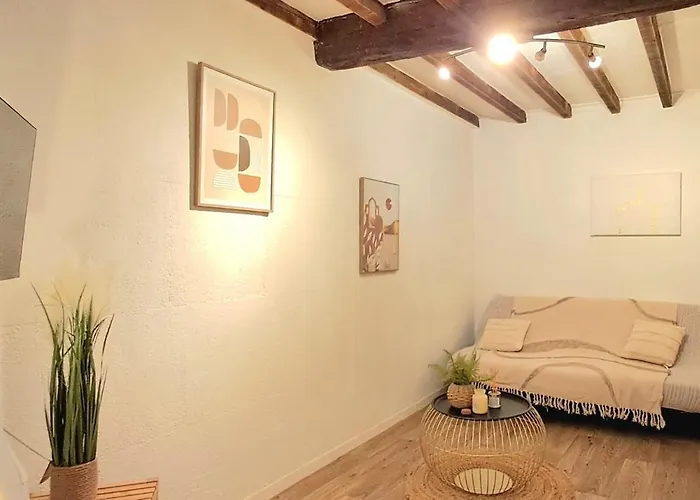 Corconne, Centre-ville, Proche Monuments