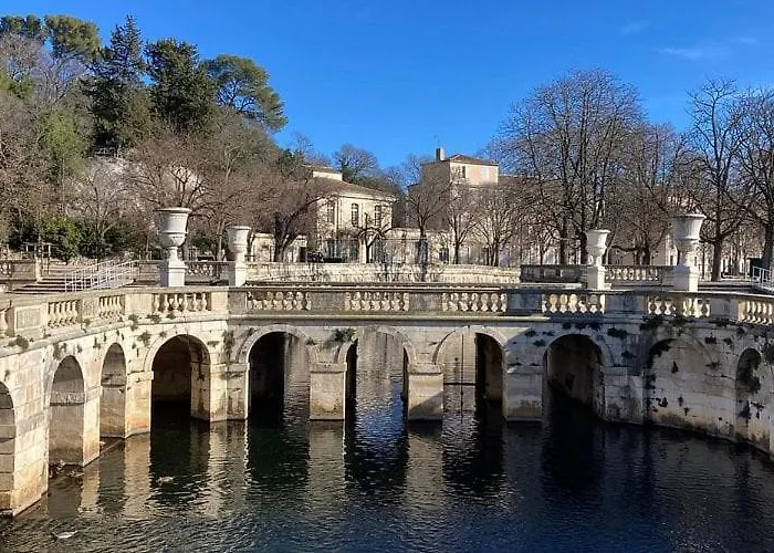 Corconne, Centre-ville, Proche Monuments Apartamento *