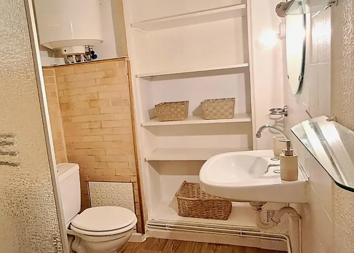 Corconne, Centre-ville, Proche Monuments Nimes